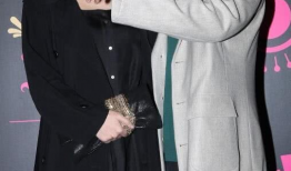 林峰夫妇吃瓜,甜蜜瞬间曝光